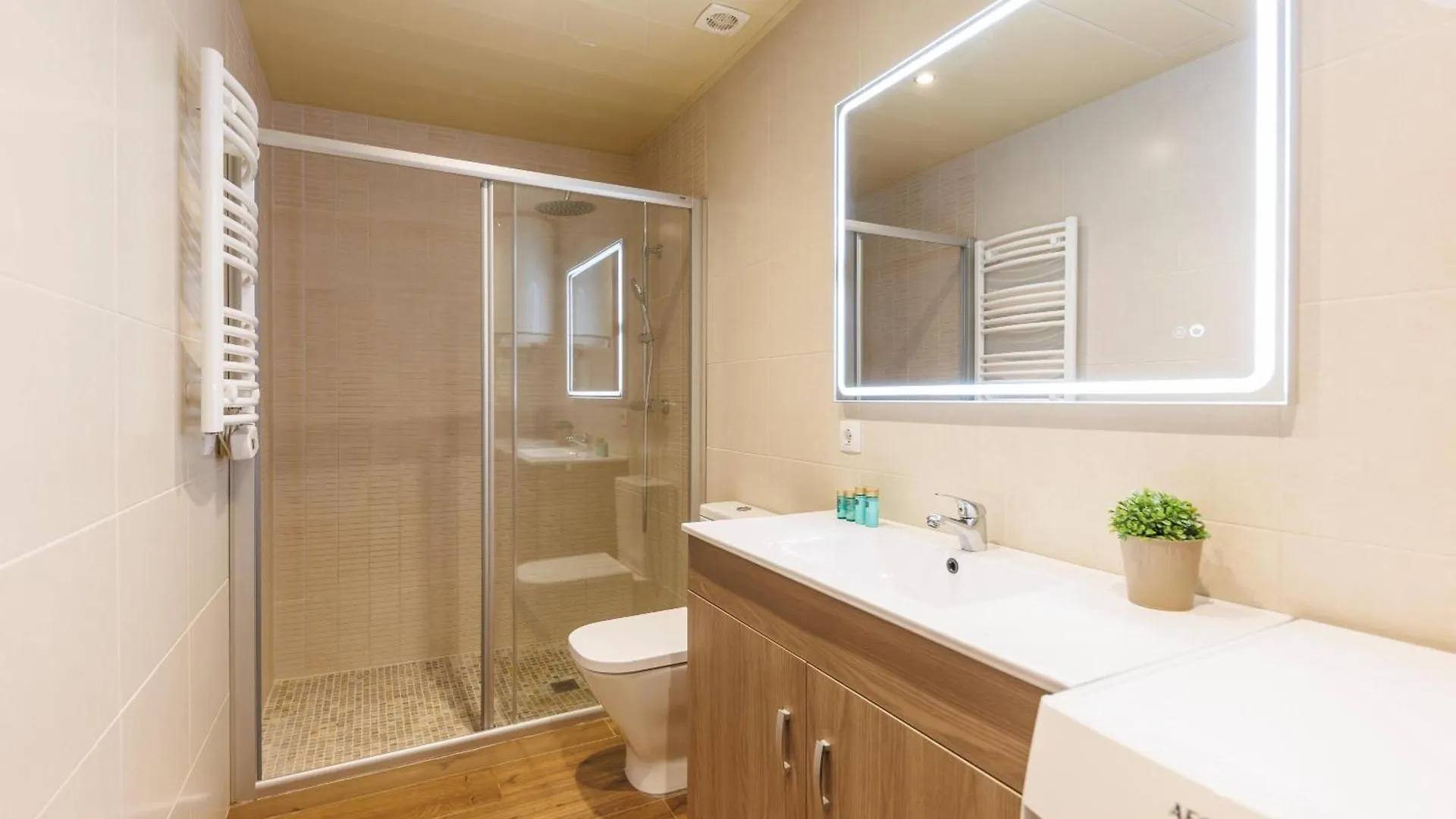 Apartment Bravissimo Rei Marti, Studio In The Historic Centre Girona Spain